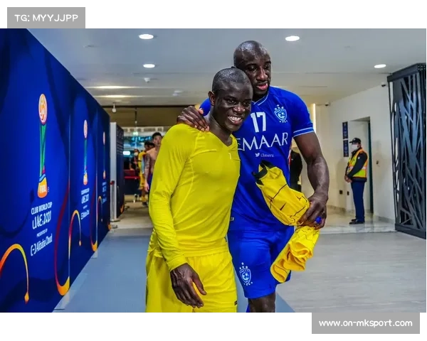 法甲俱乐部开放日，小球员与球星互动热潮